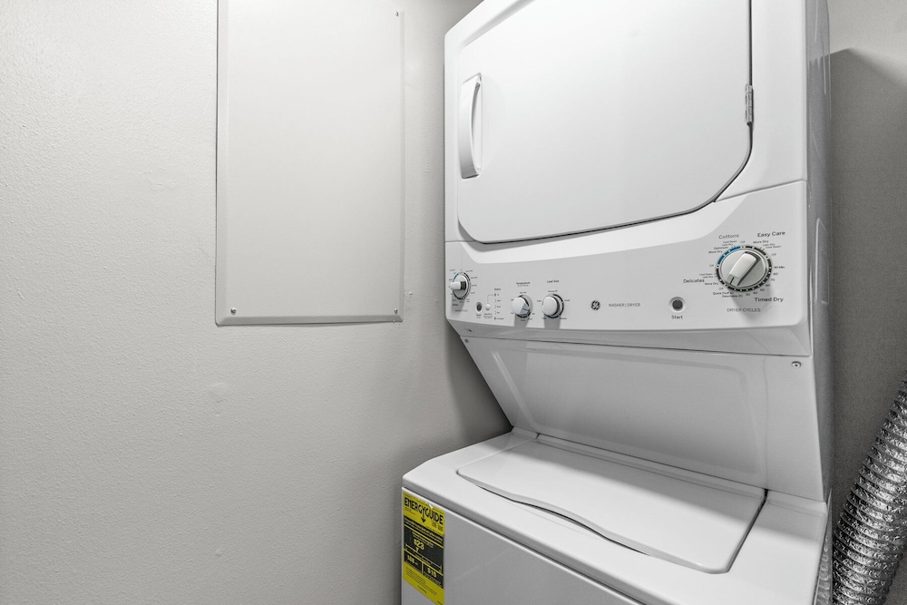 2Br2Ba Next To Jackson Memorial Hospital