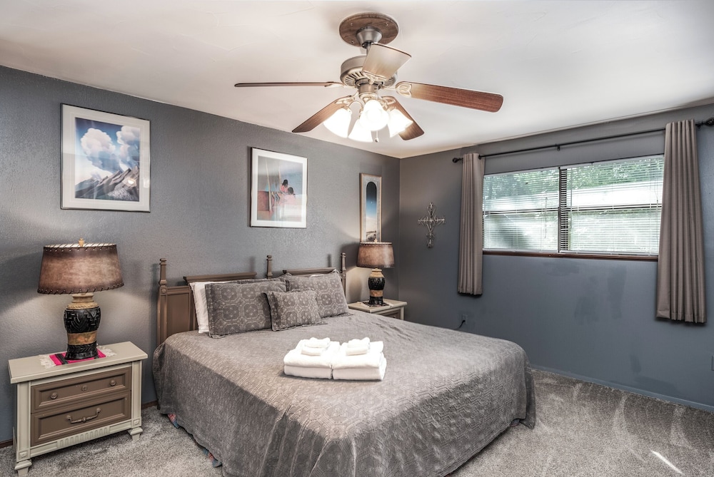 Tis Holiday Haus by Ruidoso Vacation Rentals