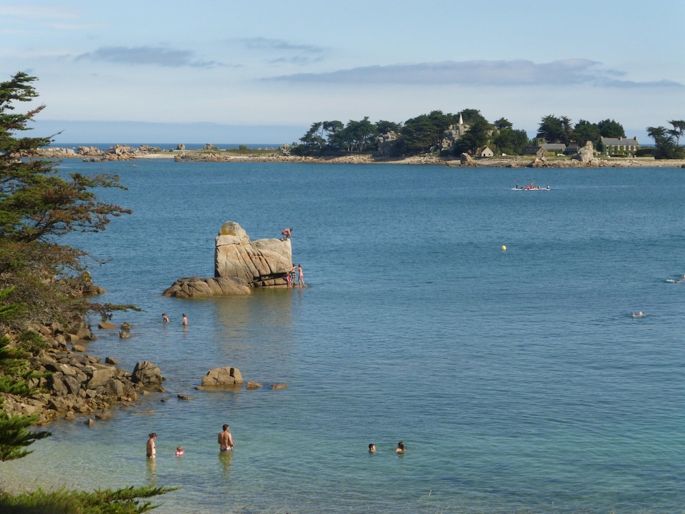 Holiday Flat With sea and Garden View, Just 400m From the Beach in Port-blanc