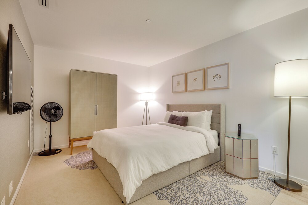 Luxe Beachfront Unit w/ Pool Access in Bal Harbour