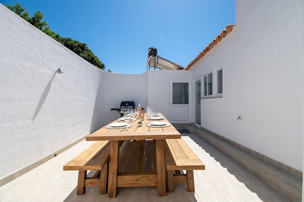 Lavanda Magnificent Five Bedroom Villa in Carvoe
