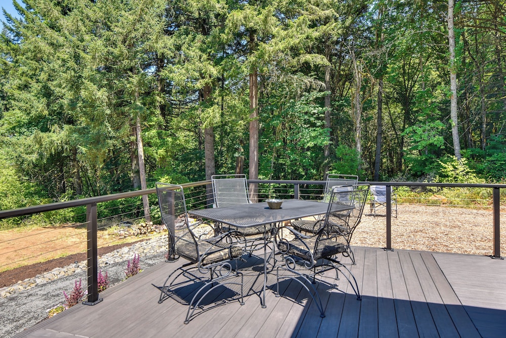 Oregon Wine Country Retreat: Sip & Dine Outside