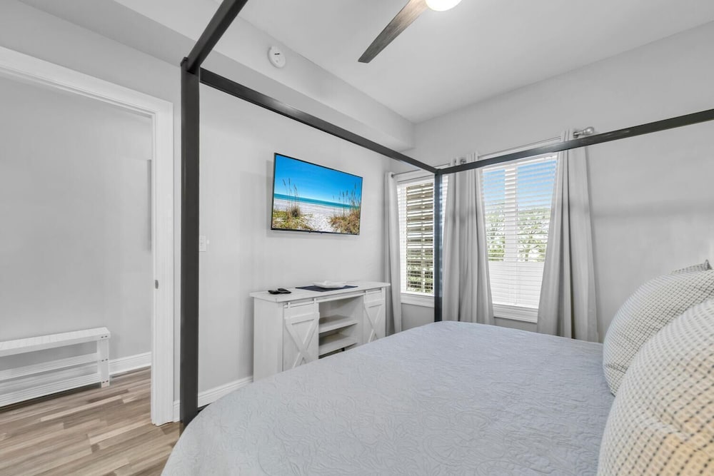 Cassine Way 303 - Seagrove + Sunsets
