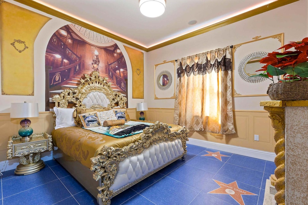 Ultimate Hollywood Themed Mansion for Big Groups