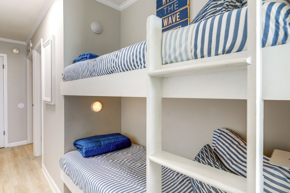 Oceanfront Gem w/ Views in North Topsail Beach
