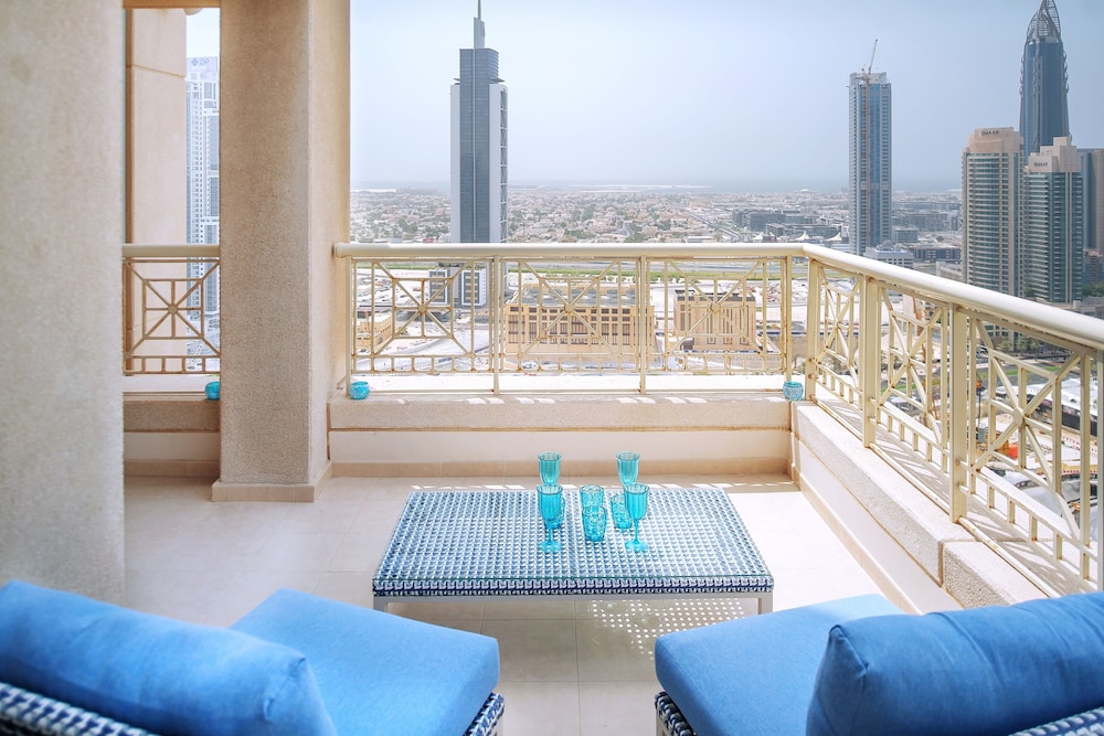 Dream Inn Dubai – 29 Boulevard with Private Terrace
