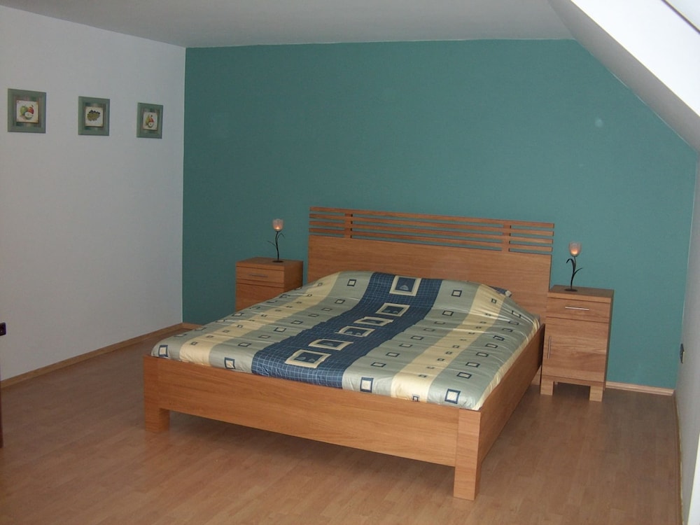 Large Luxury House with Sauna & Hot Tub in Giant Mountains near ski Area view 2