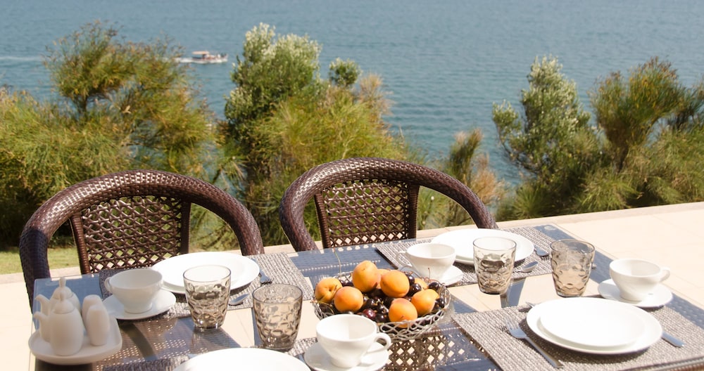 Angelbay Bungalows