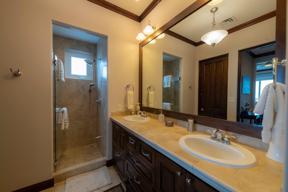 Altavista 4C 3 bdr 3 Bath Ocean View