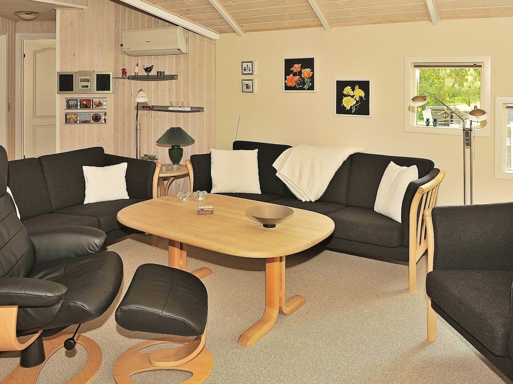 8 Person Holiday Home in Oksbol-by Traum view 5