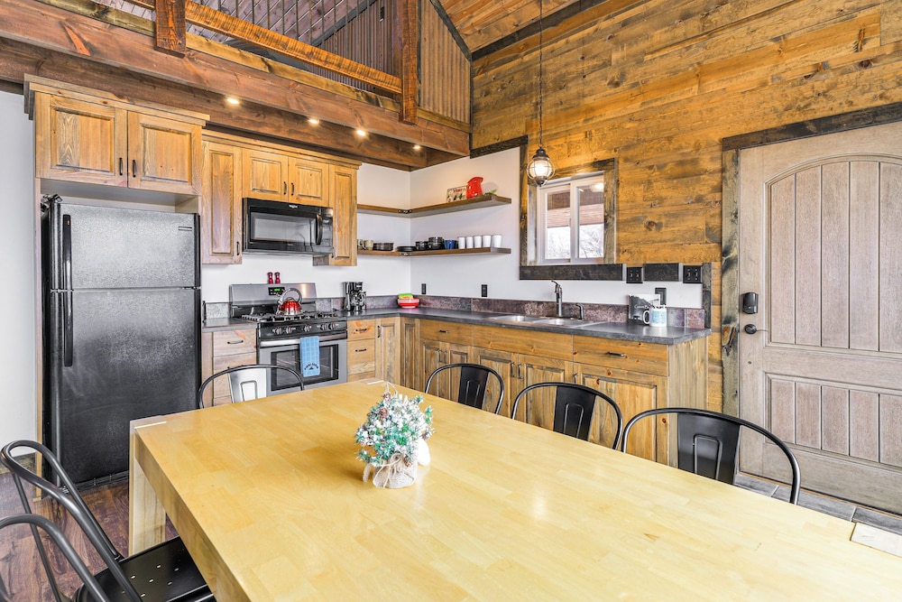 Hike, Hunt & Unwind: Mtn-view Cabin in Del Norte!
