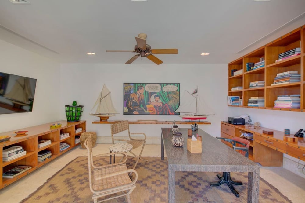 6 BR Beachfront Lush Oasis