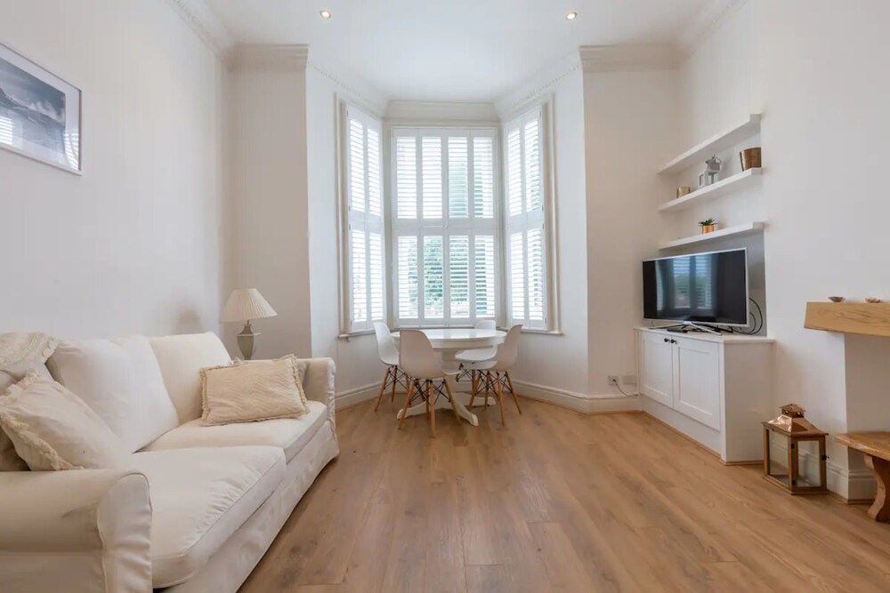 Gorgeous, Newly Renovated 1 Bedroom in Balham With Garden
