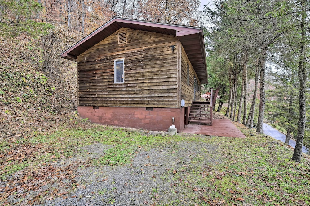 Peaceful Cottage w/ Mtn View Near ATV Trails!