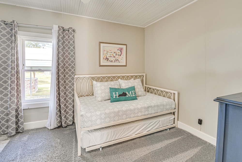 Rock Climb, Hike, Relax! Quiet Beattyville Retreat