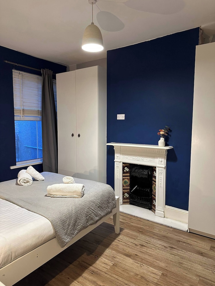 Bright Open-plan Apartment in Welling, South East London
