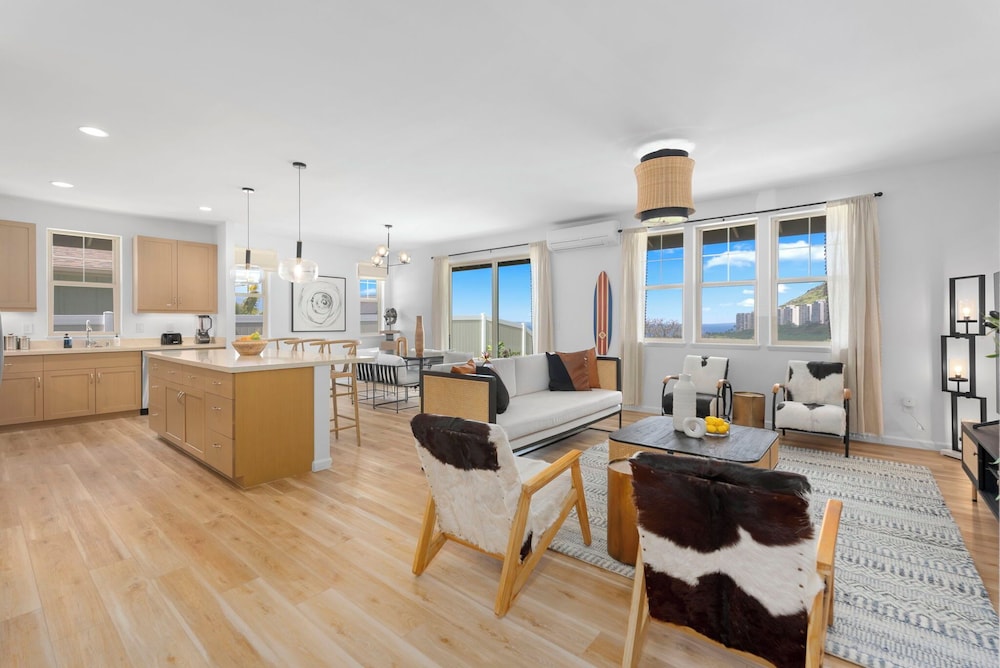 @ Marbella Lane - Mesmerizing Ocean + MT Views