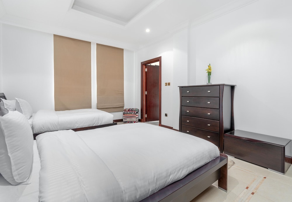 Exclusive 4BR Villa w Private Pool Beach