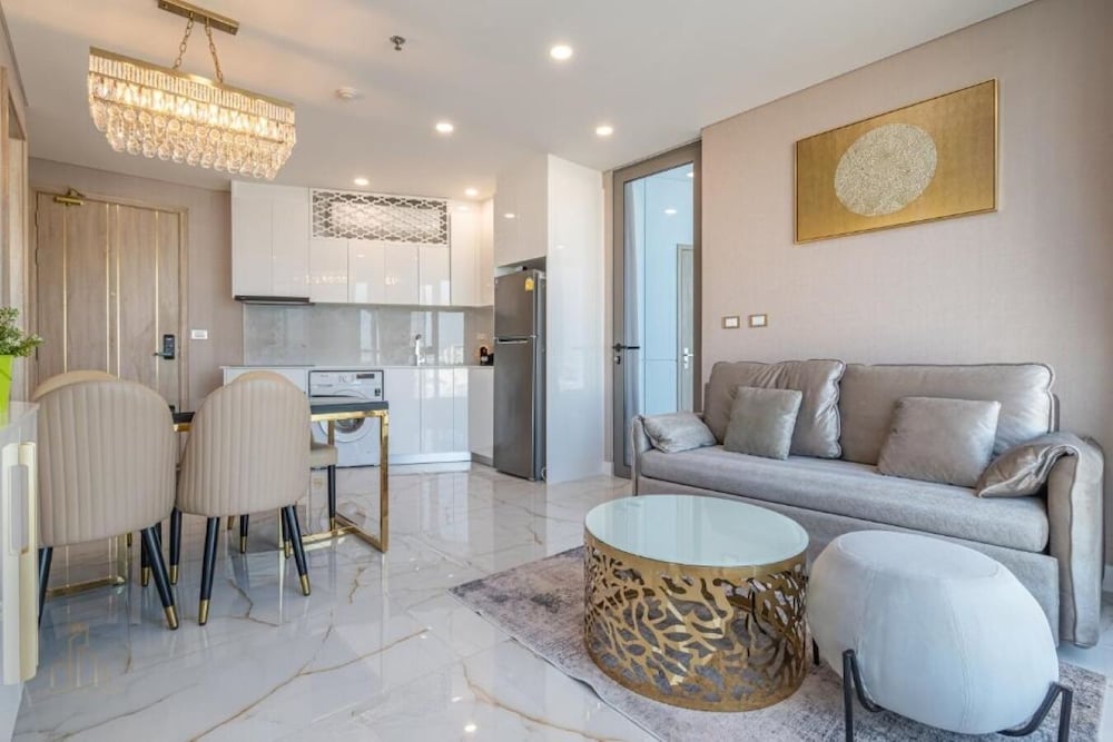 Private Swim Up Pool Apartment on Jomtien Beach Pattaya