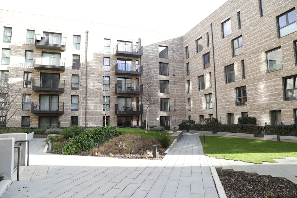 Pontoon Dock Apartment