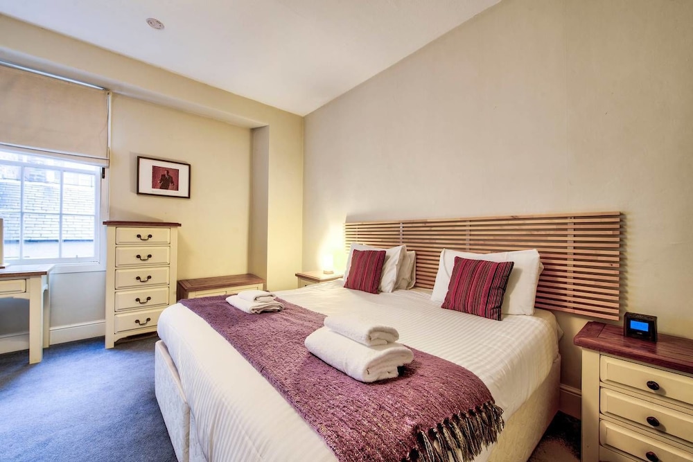 JOIVY Perfect Location! - Stylish & Cosy Rose St Apt view 5