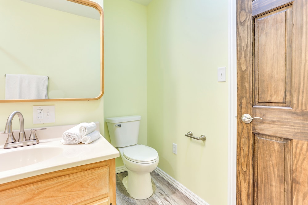 Quiet Oakland City Studio: Walk Downtown!