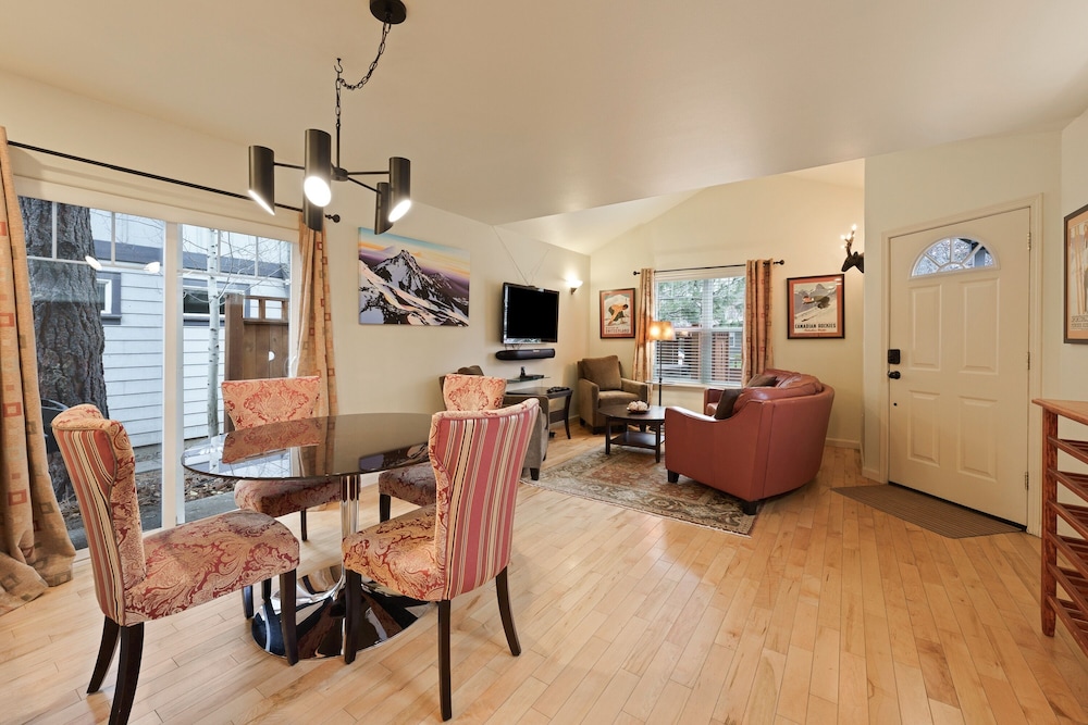 Meet Me On Milwaukee 30 Day Minimum 2 Bedroom Home