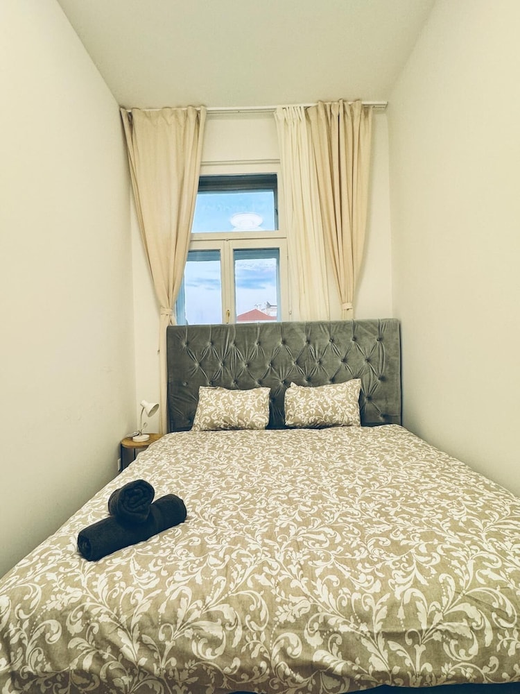 Stylish 4BR Apt Near Westbahnhof