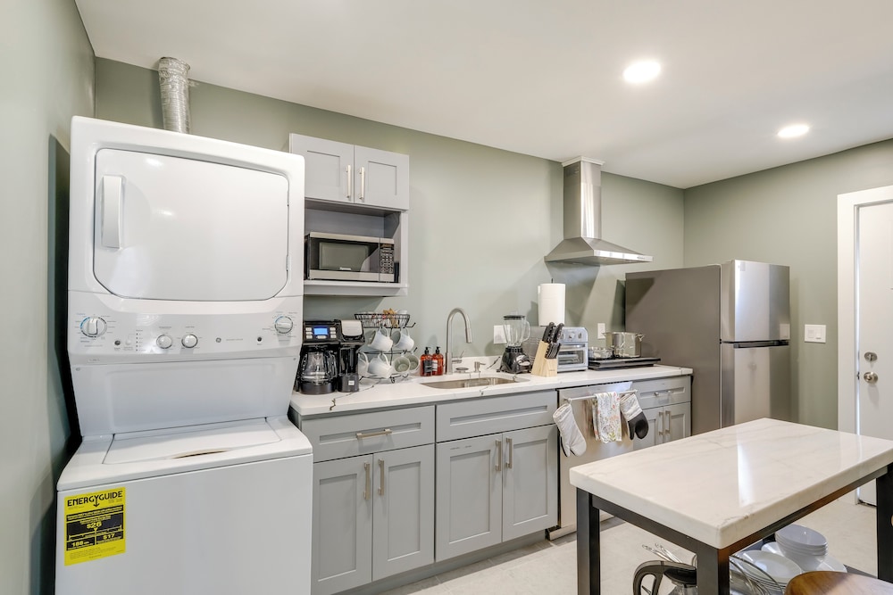 18 Mi to DC: Upscale Apartment in Fort Washington!