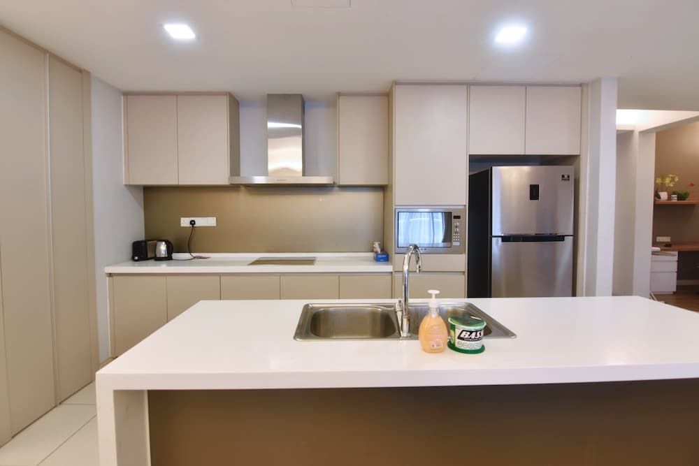 Pet Friendly, 3BR Apt KL, Bathtub & Parking