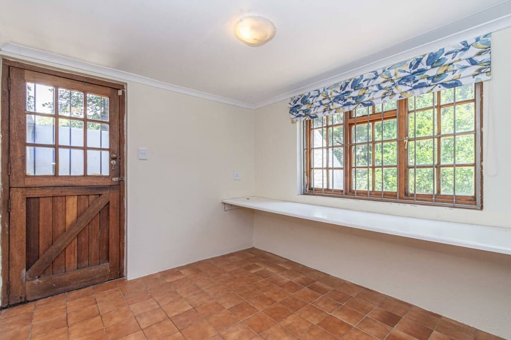 Super Spacious Fun Home! With Pool, Den and Bar