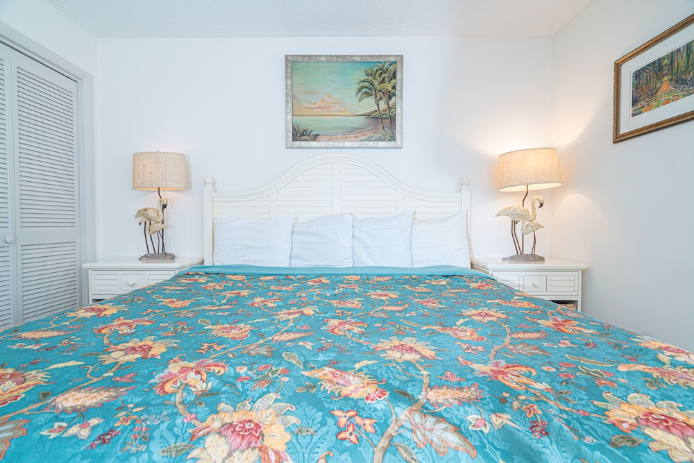 Sun Kissed Beachside Condo With Pool view 4