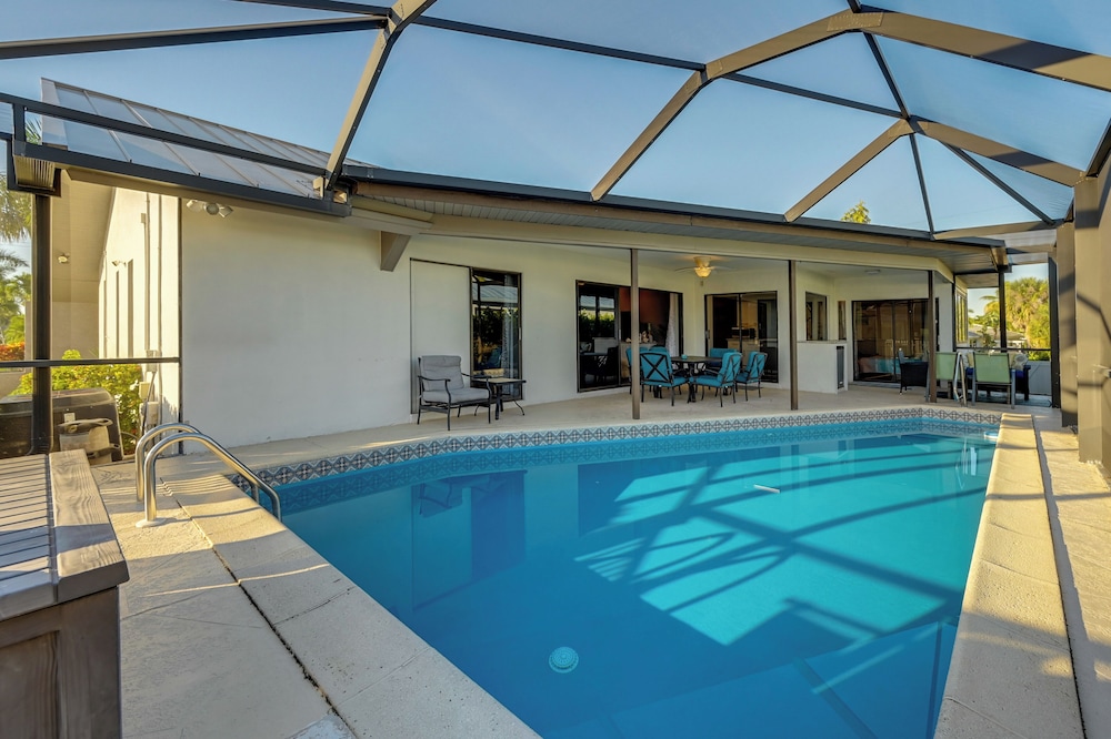 Walk to the Beach! Canal-front Marco Island Home