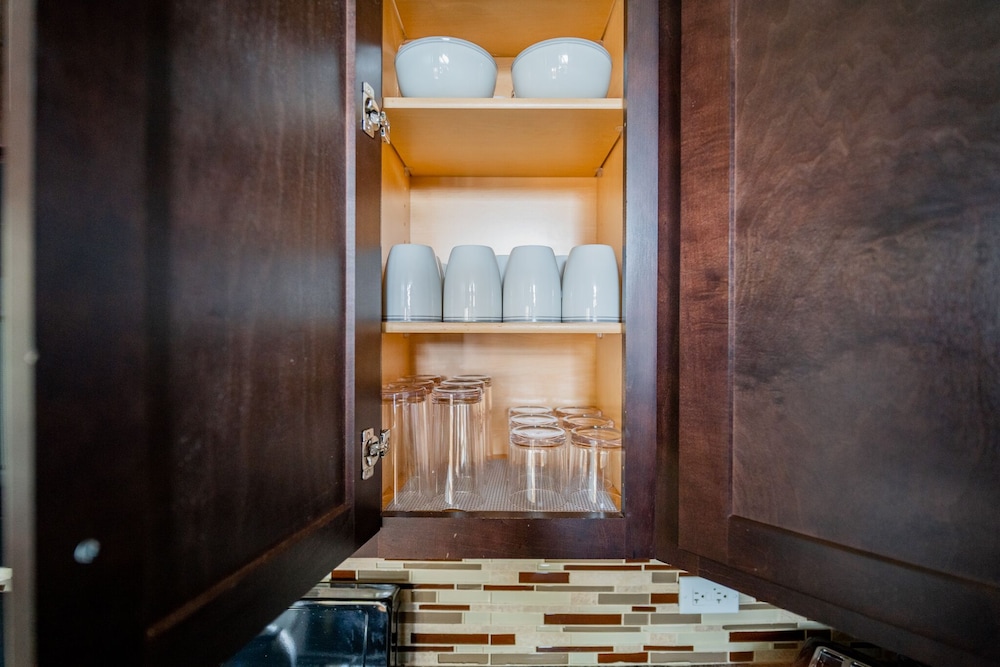 3BR Amazing Apt with Parking in Logan Sq - Image 3