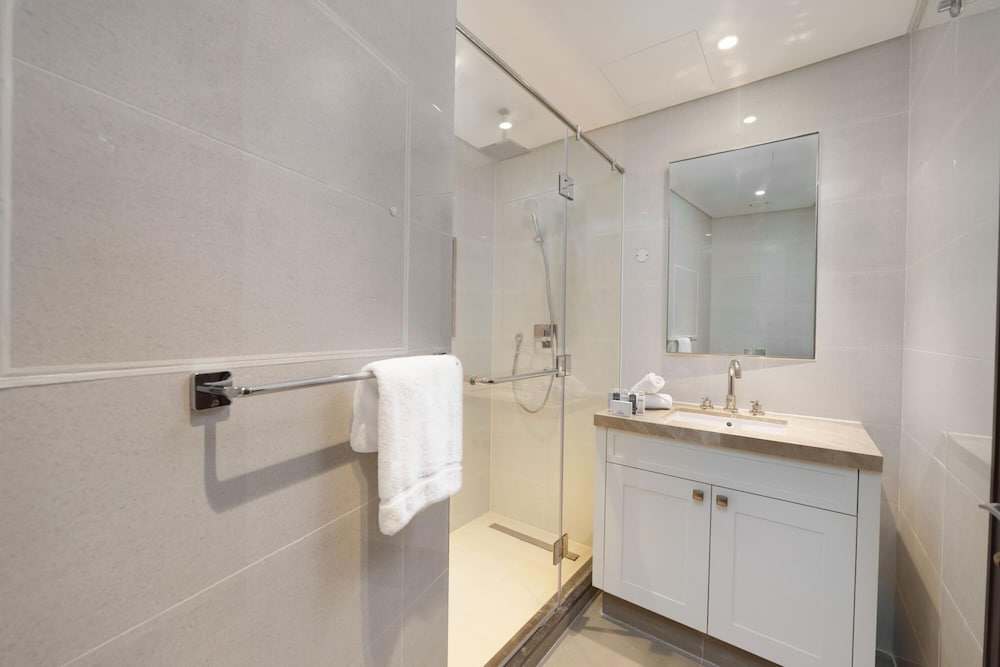 Ultra Chic High-floor Apt w Direct Burj Khalifa Fountains Views
