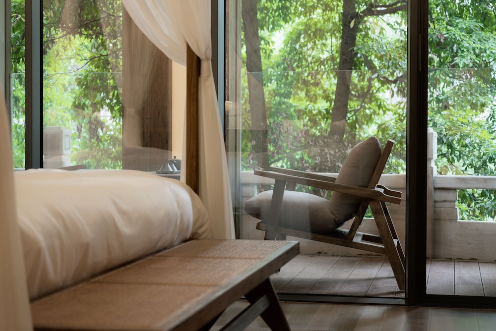 Shishe Spring Designer Homestay