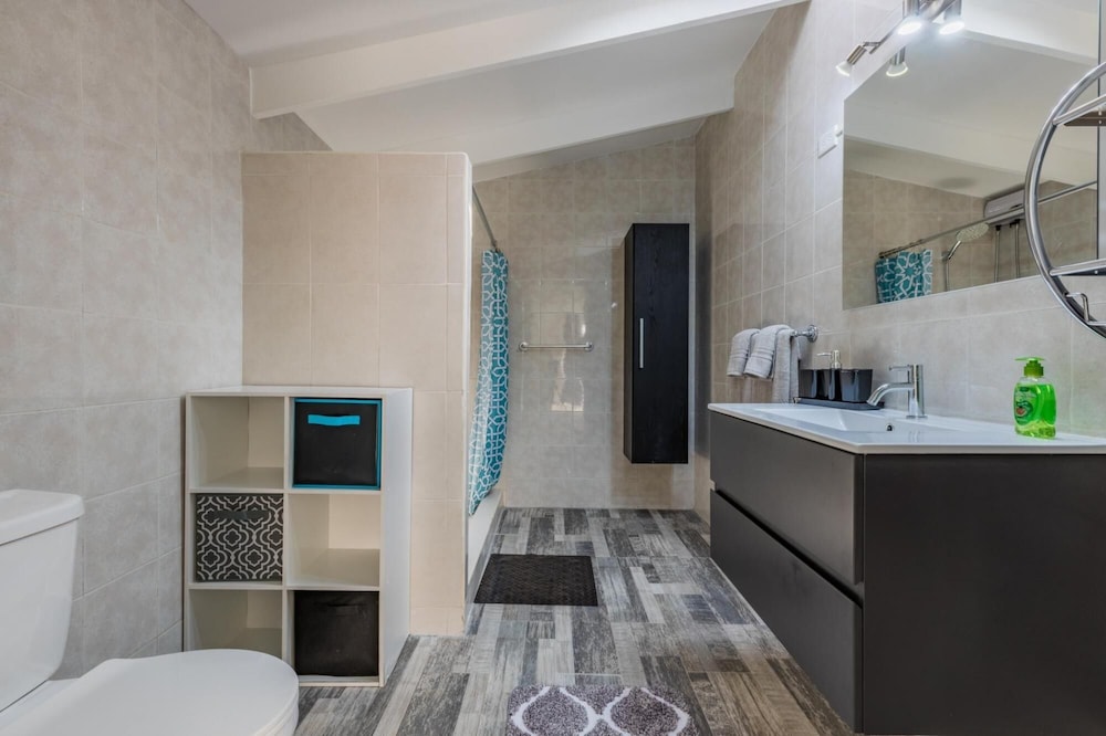 NEW Modern Stylish 6BR 6BA Villa Near Palmbeach
