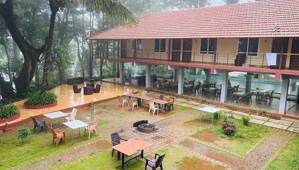 Q swarga Retreat