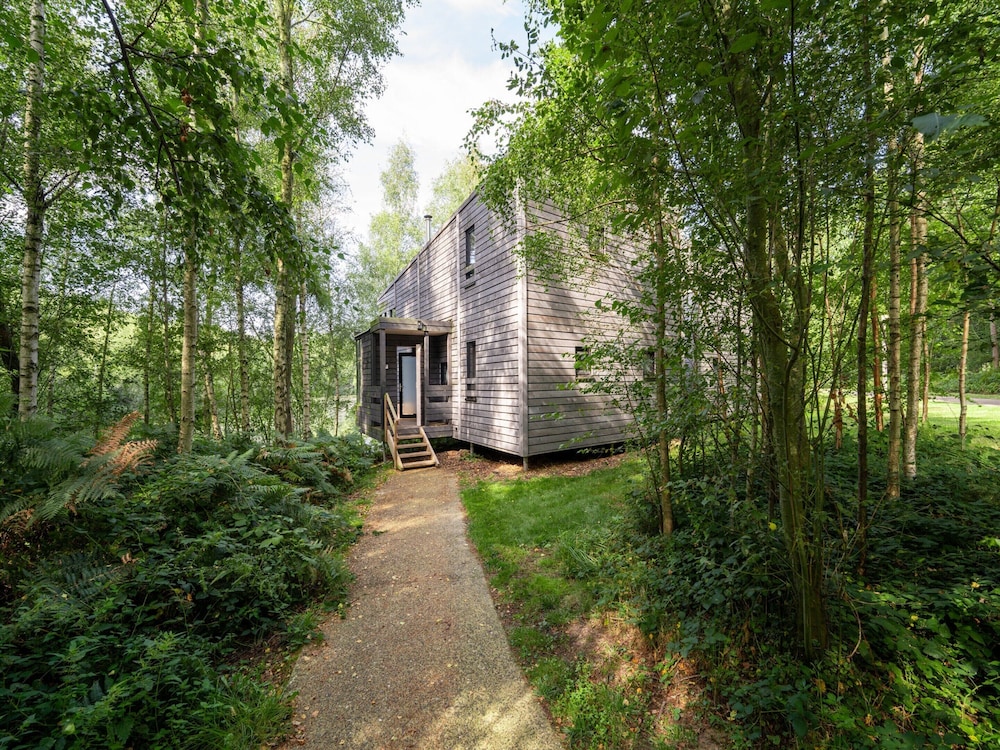 Spacious Getaway With Nature