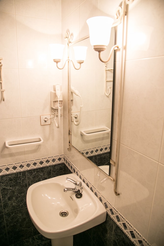 Hotel Restaurante Quintanares - Property Image 12