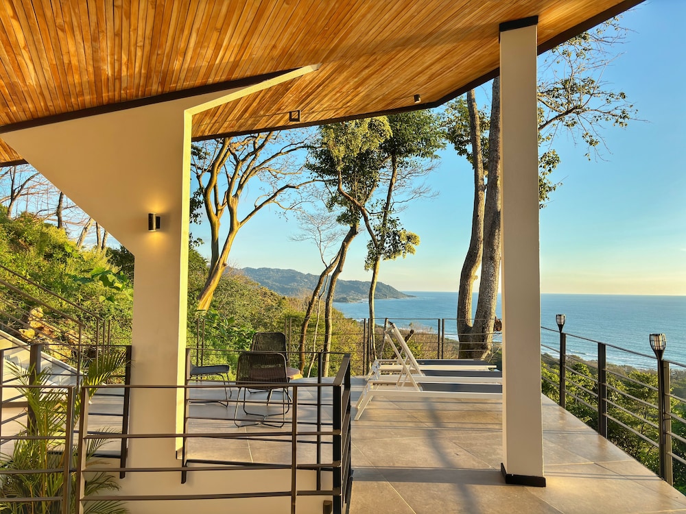 Seataya Oceanview Luxury Villas