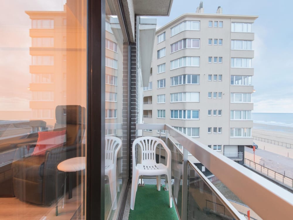 Apartment in Mariakerke With Stunning Sea View