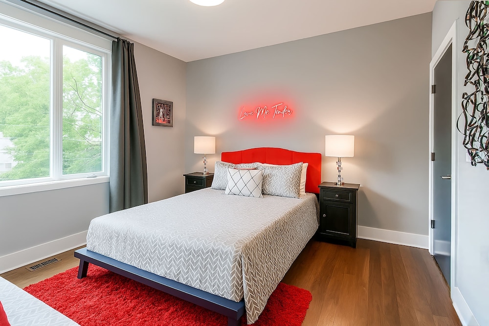 Elvis-themed 13 Beds Rooftop City Views