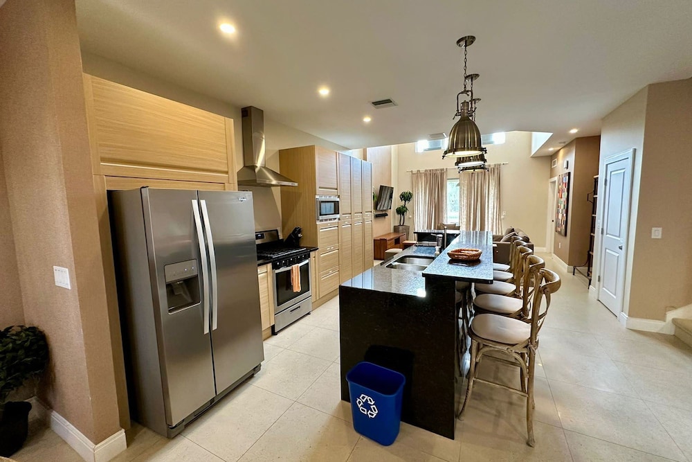 Modern Magic Village Home for 12 With Grill 3131