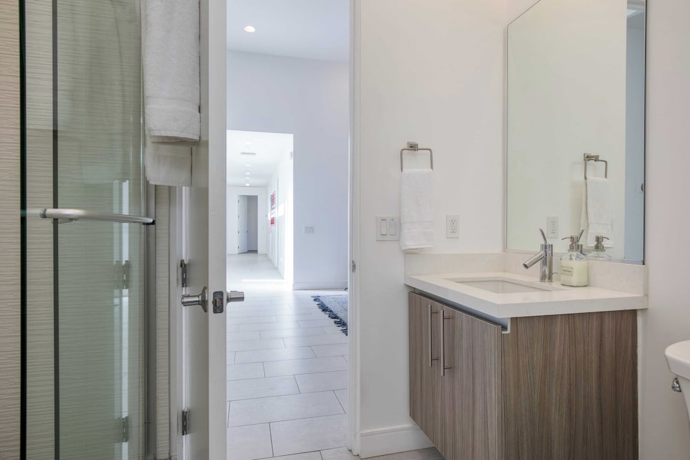 Sleeps 40 3 Luxe Villas Next to Empire Polo Club Putting Green & Pickleball