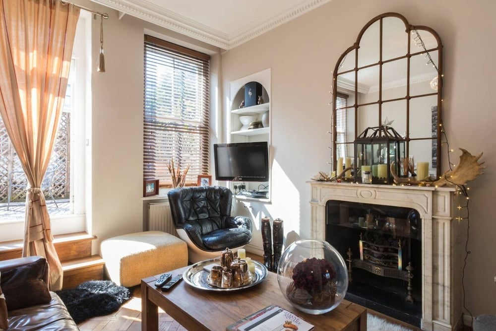 Stylish 1-bed With a Roof Terrace