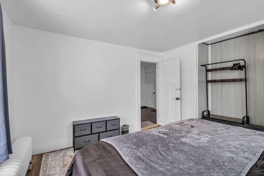 Cozy 3BR Near UB & Niagara Falls - Pet Friendly