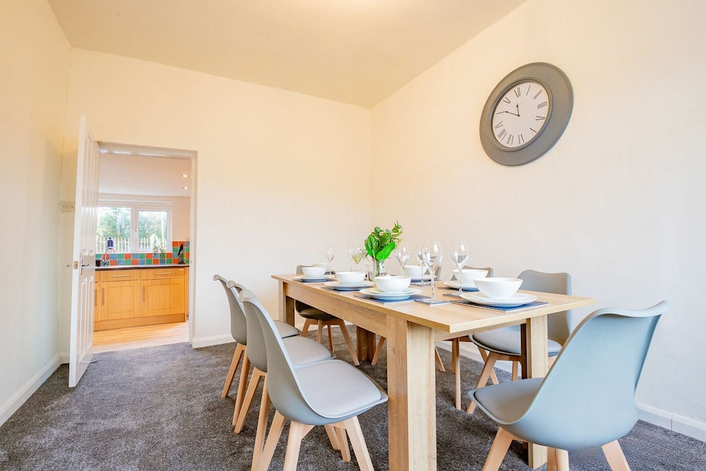 Host Stay Chestnut Residence