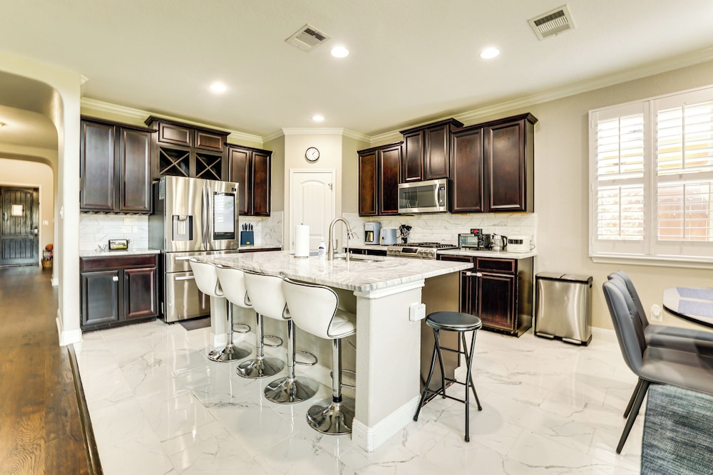 Group Getaway w/ Pool Access in San Antonio!