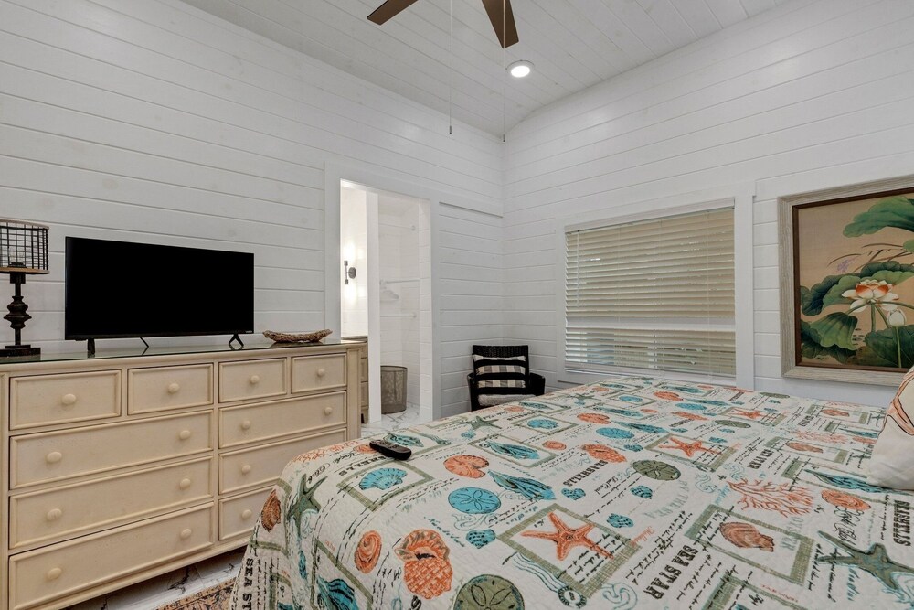 Coastal Breeze - A Weekly Rental 4 Bedroom Home by RedAwning - Image 4